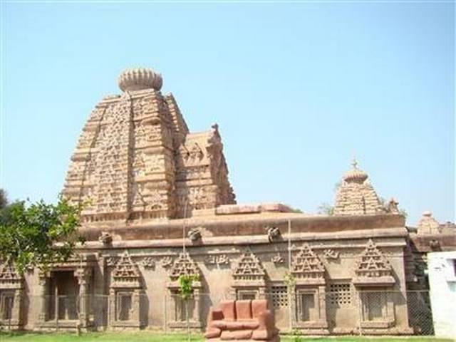 शॉट सर्किट से लगी आग में मंदिर जलकर खाक Temple gutted in fire due to short-circuit