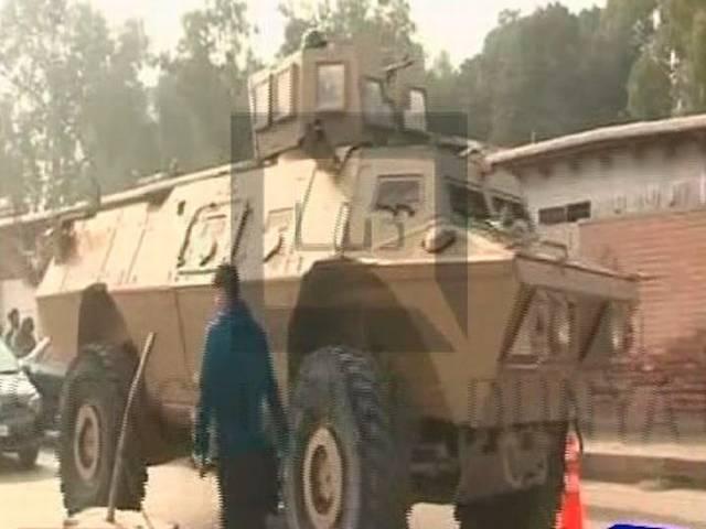 पेशावर: आर्मी स्कूल पर आतंकी हमला, 26 बच्चों की मौत, 45 जख्मी Militants attack army-run school in Pakistan’s Peshawar city