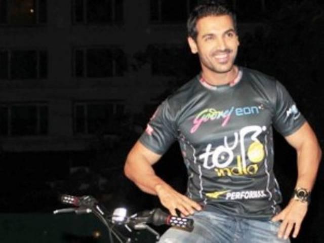 धोनी पर बनने वाली फिल्म में नहीं हैं जॉन I’m not a part of the Mahendra Singh Dhoni biopic: John Abraham