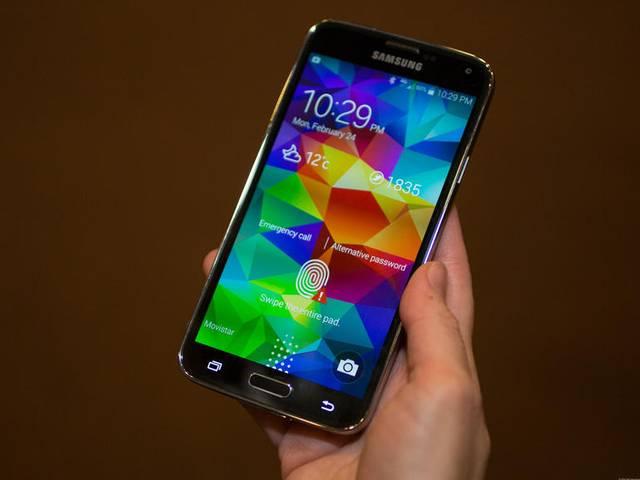 गूगल सर्च में आईफोन, सैमसंग से आगे निकला मोटोरोला top smartphone on google