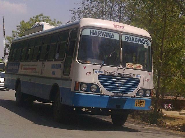 चिल्लर के बदले टॉफी दी तो फंसेंगे हरियाणा के बस कंडक्टर bus conducter_haryana roadways_