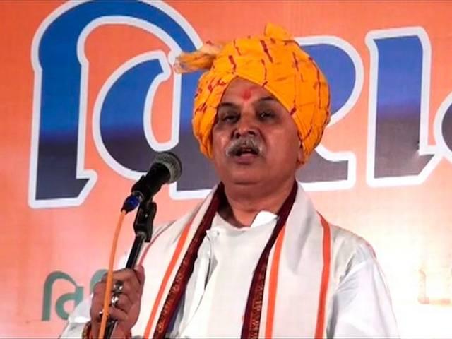 वीएचपी के नेता प्रवीण तोगड़िया का विवादित बयान- कहा देश में रहने वाले तमाम मुस्लिम और ईसाई हिंदुओं के हैं वंशज togadiya_on_hindu_muslim
