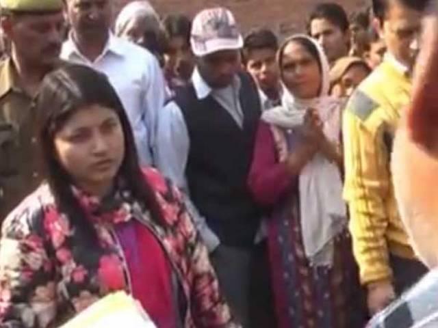VIRAL: ईमानदार महिला अफसर की वीडियो हुई वायरल viral video