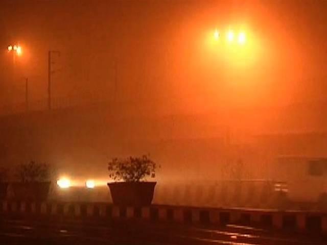 दिल्ली में ठंड और कोहरे ने दिखाना शुरू किया अपना रंग Delhi_Fog_Winter_