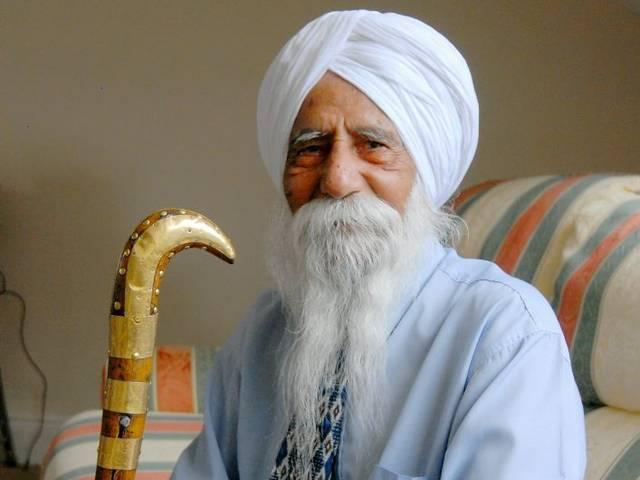 111वां क्रिसमस मनाने को तैयार हैं यूरोप के सबसे बुजुर्ग पुरूष 111-year-old ‘Christmas- loving’ Sikh is oldest man in Britain