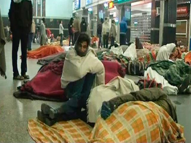 दिल्ली में आज सीजन की सबसे ठंडी सुबह, घने कोहरे के कारण आठ फ्लाइटें रद्द delhi_winter_minimum_temprature