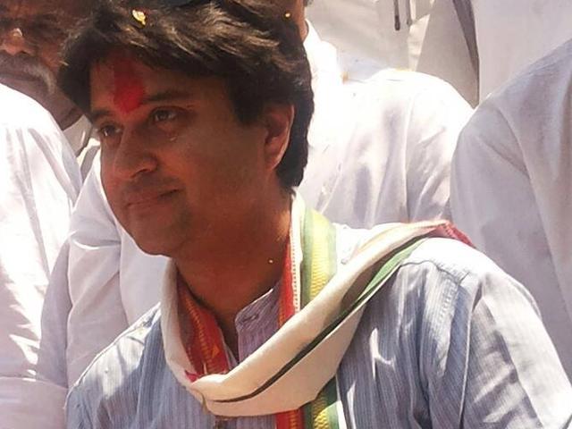 प्रधानमंत्री मोदी धर्मान्तरण के मुद्दे पर संसद में बयान दें: ज्योतिरादित्य सिंधिया PM must make statement on religious conversions: Jyotiraditya