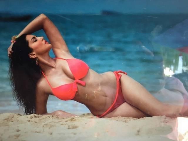 सनी ने 100 विजेताओं को किया डेट sunny leone dated 100 men