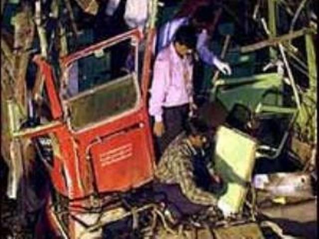 1993 के मुंबई विस्फोट: घटनाक्रम पर एक नजर 1993 के मुंबई विस्फोट: घटनाक्रम पर एक नजर