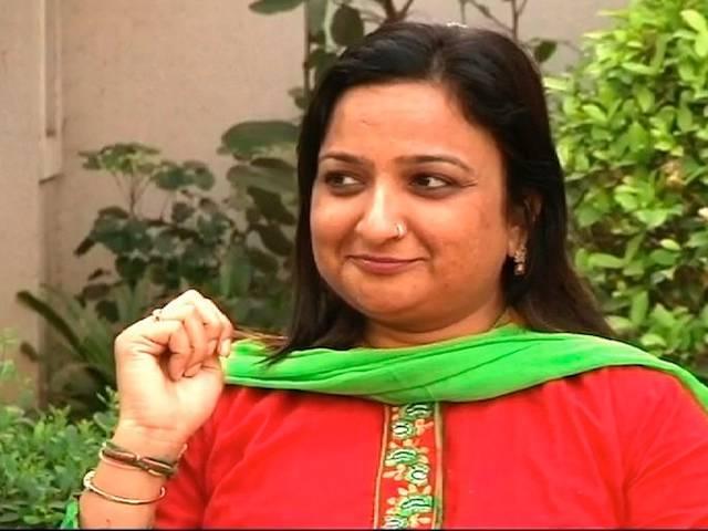 गुजरात में लोक गायिका फरीदा और आबिदा मीर की 'घरवापसी' पर मचा बवाल gujarat gharwapsi