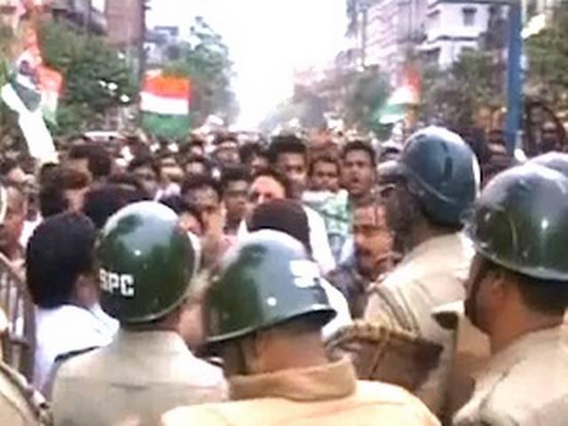 बंगाल में TMC और CPM के बीच तनाव जारी बंगाल में TMC और CPM के बीच तनाव जारी