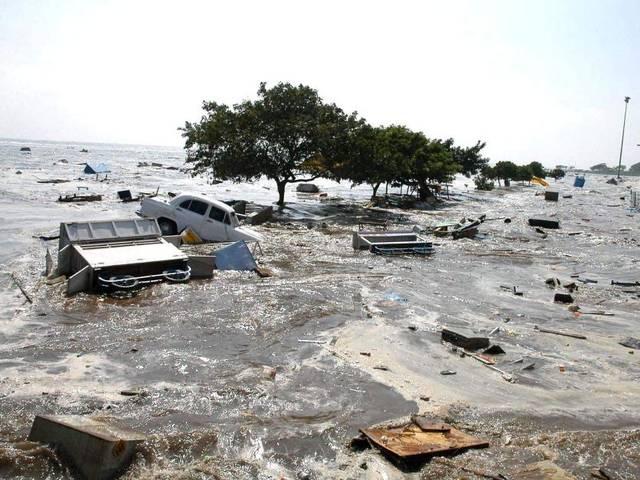 10 साल पहले सूनामी में मरने वालों को श्रद्धांजलि Asia marks 10 years since Indian Ocean tsunami