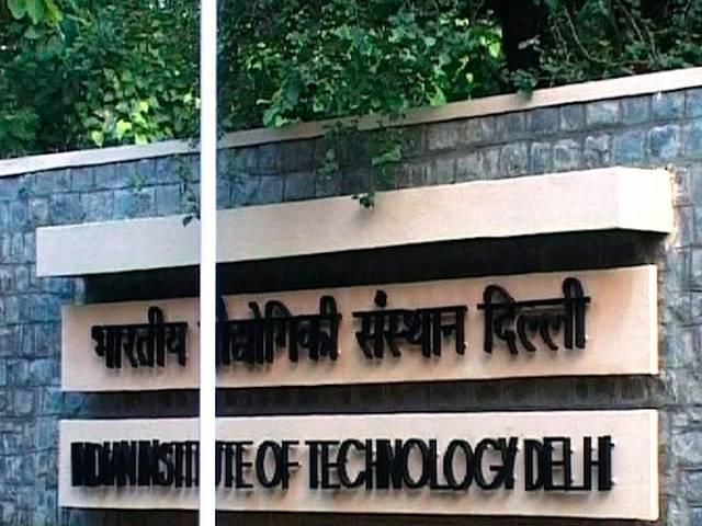 दिल्ली IIT के निदेशक ने अचानक दिया इस्तीफा, TOI के मुताबिक सरकार के दबाव के चलते दिया इस्तीफा IIT D director resists govt pressure, quits office-TOI