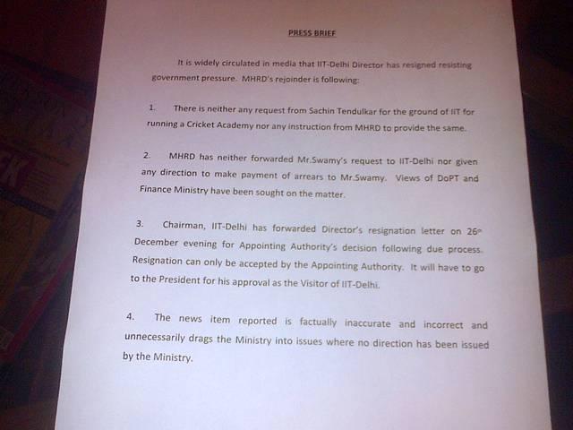 IIT डायरेक्टर इस्तीफा विवाद गहराया IIT D director resists govt pressure, quits office-TOI