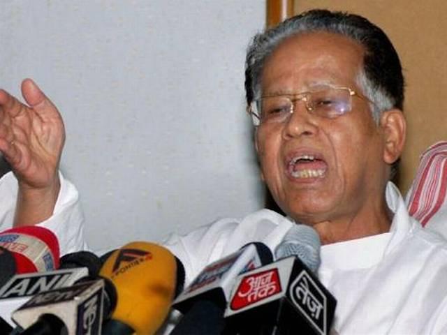 असम हमला: राजनाथ ने गोगोई से राहत अभियान पर चर्चा की Assam attacks: Rajnath Singh discusses relief ops with Tarun Gogoi