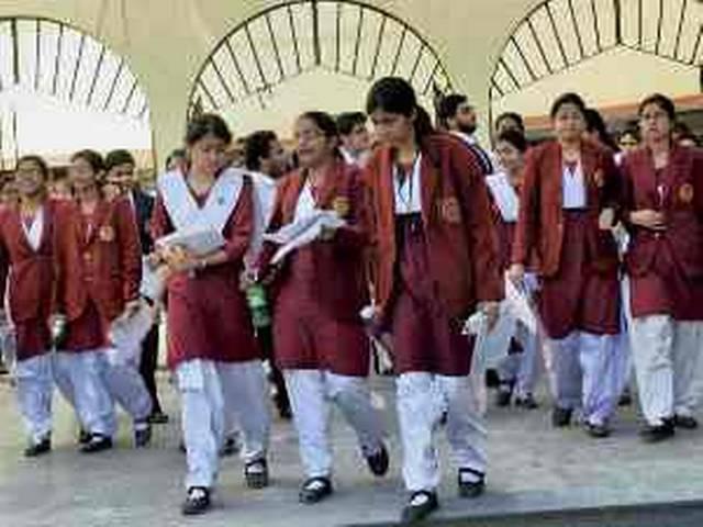 CBSE 10वीं की परीक्षा लड़कियों ने मारी बाज़ी CBSE 10वीं की परीक्षा लड़कियों ने मारी बाज़ी