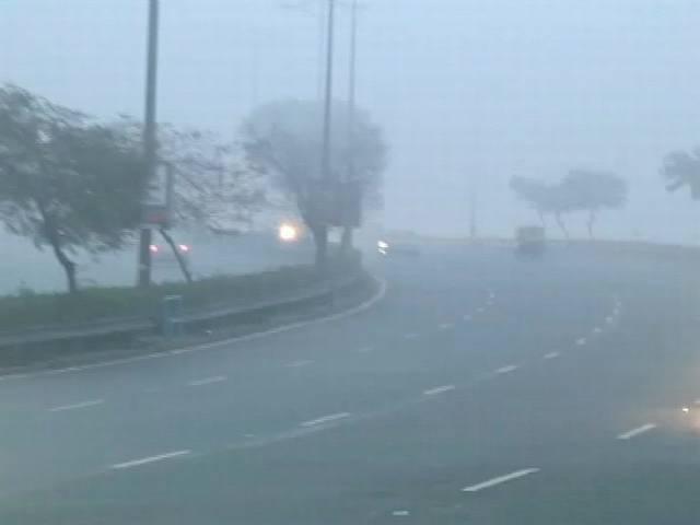 दिल्ली में शनिवार को बारिश की फुहारें delhi weather