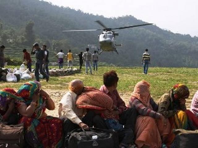 हिमाचल में फंसे लोगों को बचाने का काम जारी हिमाचल में फंसे लोगों को बचाने का काम जारी