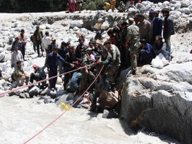 उत्तराखंड त्रासदी: हौंसले से मुसीबतों का मुकाबला उत्तराखंड त्रासदी: हौंसले से मुसीबतों का मुकाबला
