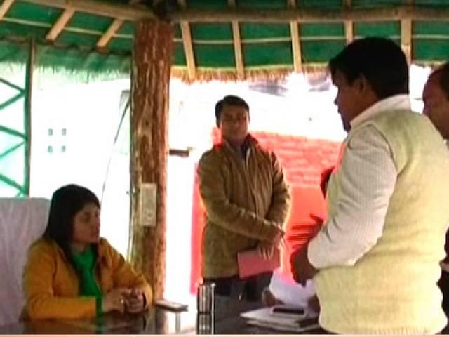 'लेडी सिंघम' डीएम चंद्रकला ने फरियादी को हवालात में डालने का सुनाया फरमान lady_singham_chandrakala