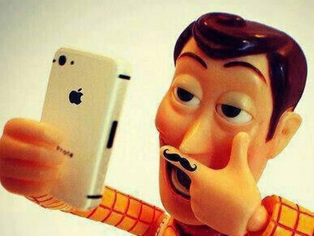 ...तो अब आप भी बन सकते हैं एक क्वालीफायड सेल्फी टेकर? Become a qualified ‘selfie-taker’: UK college offers course on selfies