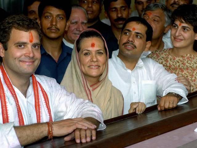 जमीन सौदे को लेकर रॉबर्ट वाड्रा को इनकम टैक्स की नोटिस, वित्त मंत्री अरुण जेटली ने कहा- मोदी सरकार से पहले ही नोटिस भेजा गया था vadra_land_scam