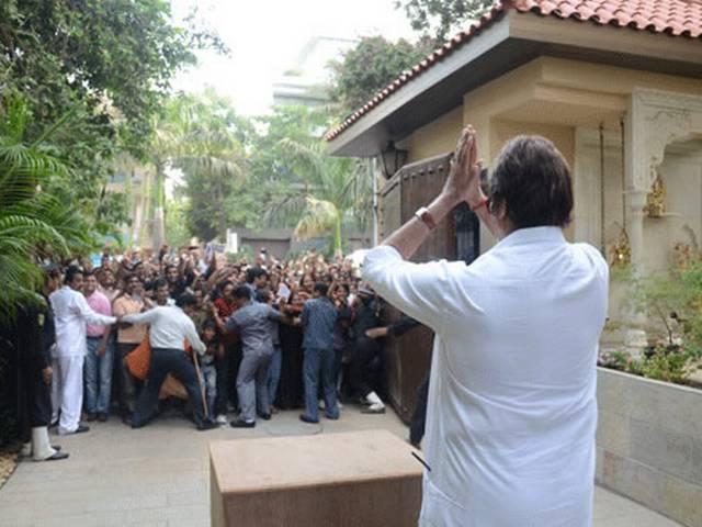 अमिताभ ने शरारती तत्वों की वजह से बढ़ाई सुरक्षा amitabh_house_security_increases
