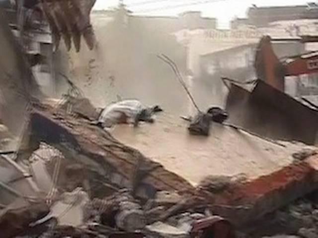 हैदराबाद: होटल गिरने से 10 की मौत, 15 घायल हैदराबाद: होटल गिरने से 10 की मौत, 15 घायल