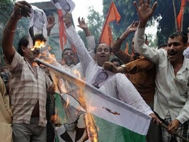 पाक सेना ने भारतीय सीमा में घुसकर किए हमले, 5 जवान शहीद पाक सेना ने भारतीय सीमा में घुसकर किए हमले, 5 जवान शहीद