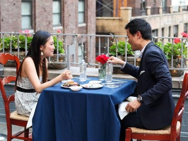 ...तो पहली डेट पर इंप्रेस हो जाएगी आपकी गर्लफ्रेंड! Why You Should Order Dessert on a First Date