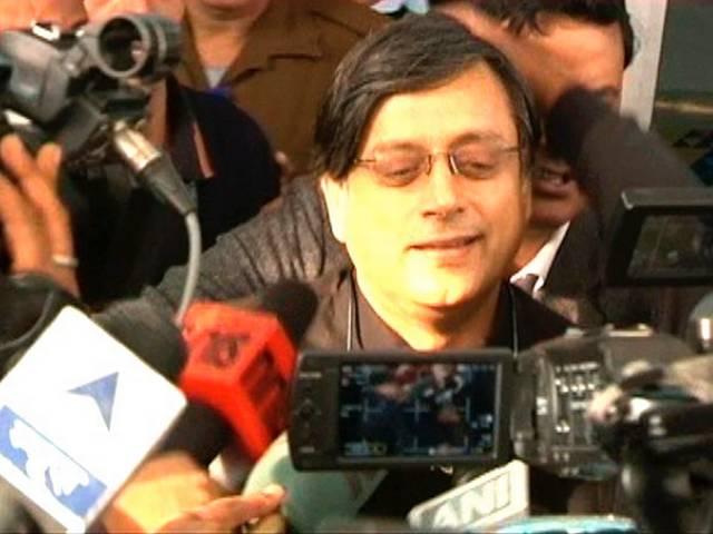 शशि थरूर दिल्ली पहुंचे, पूछताछ संभव shashi tharoor_