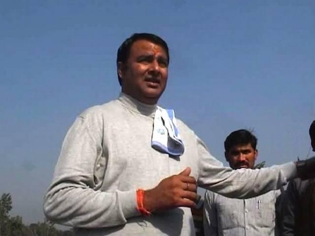 समाजवादी पार्टी के 125 विधायक बीजेपी के संपर्क में: संगीत सोम Over 125 Samajwadi Party Legislators Ready to Join BJP, says Lawmaker Sangeet Som