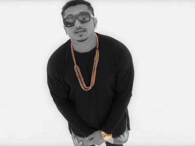 ...आखिर किसने घसीटा हनी सिंह को थाने तक honey singh appears before police