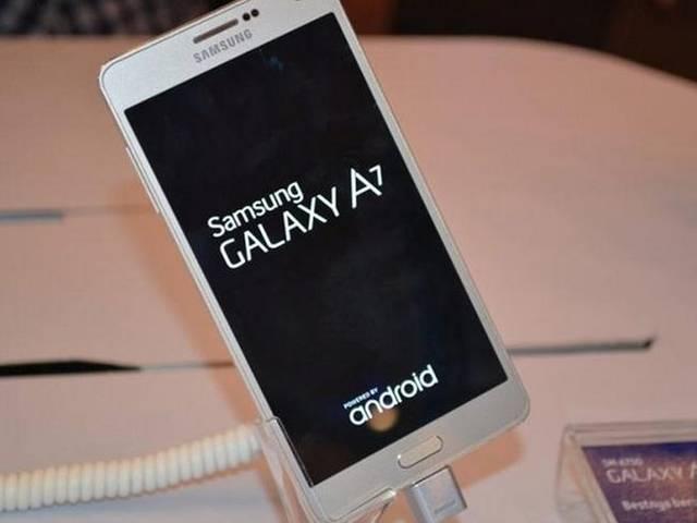 सैमसंग ने लॉन्च किया अब तक का सबसे 'स्लिम' स्मार्टफोन गैलेक्सी A7 Samsung unveils Galaxy A7, its slimmest smartphone yet