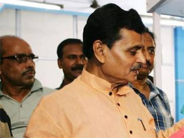सीपीएम की कुछ महिला कार्यकर्ता खुद अपने ब्लाउज फाड़ लेती हैं: टीएमसी मंत्री TMC minister Swapan Debnath courts controversy