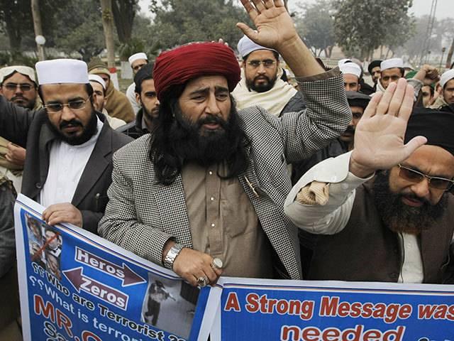 पाकिस्तान में शार्ली एबदो के हमलावरों को दी गई श्रद्धांजली, बताया शहीद Peshawar rally pays tribute to Charlie Hebdo attackers