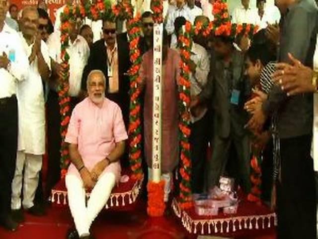 चांदी से तुले तो हुआ खुलासा: 91 किलो 600 ग्राम के हैं मोदी? चांदी से तुले तो हुआ खुलासा: 91 किलो 600 ग्राम के हैं मोदी?