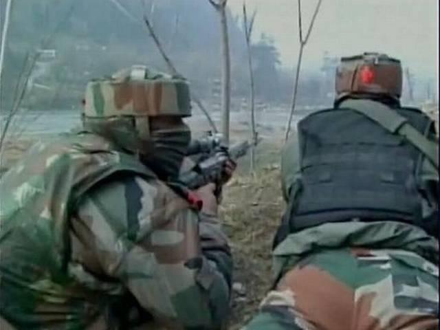 कश्मीर: शोपियां में घर में छुपे 6 आतंकी, 2 आतंकी ढेर, फायरिंग जारी firing_between_army_and_terrorists