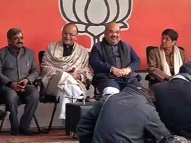 कभी मोदी को दंगाई बताने वाली किरन बेदी ने ली मोदी से प्रेरणा! kiran bedi old tweets goes viral