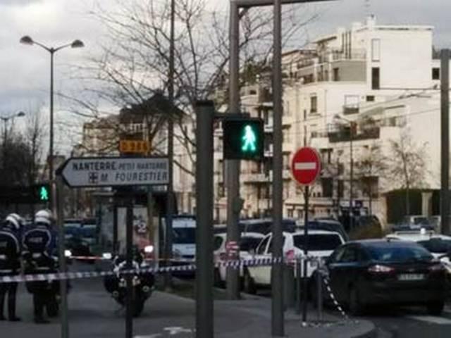 पेरिस में बंदूकधारी गिरफ्तार, सभी बंधक छुड़ाए गए Paris Hostage Terror at Post Office