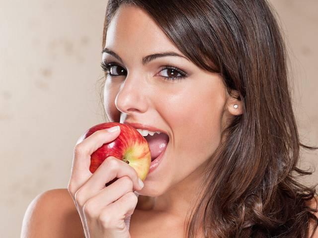 सेब खाना दांतों के लिए नुकसानदायक APPLE HARMFUL FOR TEETH