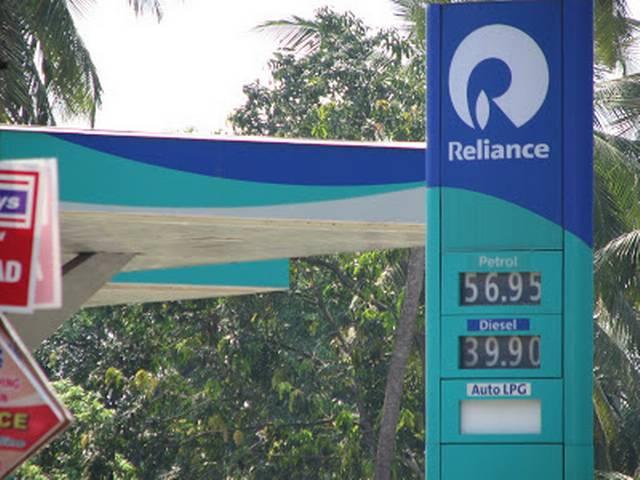 रिलायंस इंडस्ट्रीज ने अपने 250 पेट्रोल पंप फिर खोले relience industries reopen its 250 petril pump