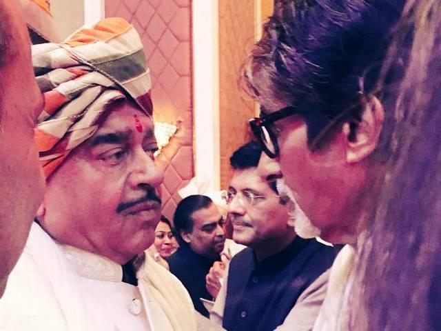 शत्रुघ्न सिन्हा के बेटे की शादी में शरीक हुए पीएम मोदी, सोनाक्षी ने किया शुक्रिया अदा pm_attended_kush_marriage