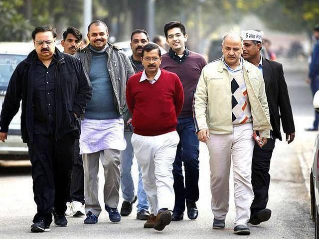 चुनाव आयोग से कांग्रेस ने की केजरीवाल की शिकायत, चुनाव में लोगों को घूस लेने के लिए उकसाने का आरोप congress_complains_against_kejriwal