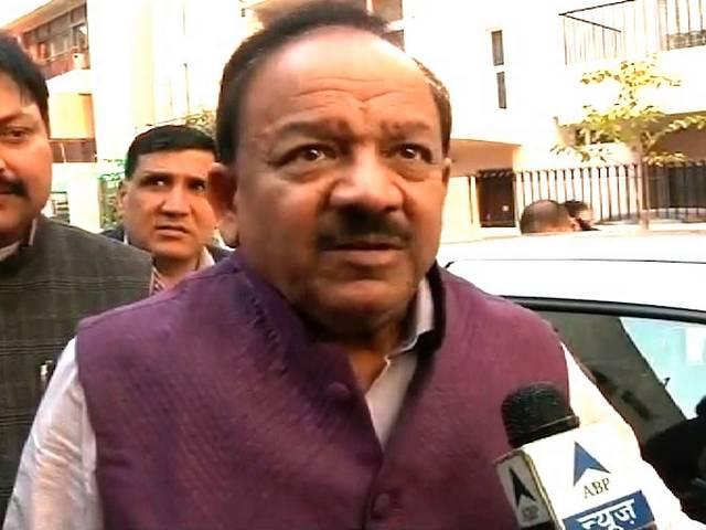 डांट के बाद तीन घंटे में पलटे मनोज तिवारी, कहा- किरन बेदी हमारी नेता हैं BJP pulls up Manoj Tiwari for anti-Bedi remarks