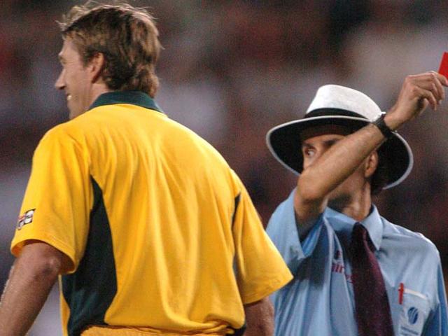 'क्रिकेट में भी हो रेड कार्ड-येलो कार्ड' card in cricket
