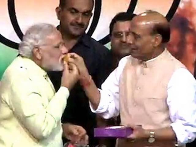 बीजेपी की ओर से पीएम उम्मीदवार घोषित किए गए मोदी बीजेपी की ओर से पीएम उम्मीदवार घोषित किए गए मोदी