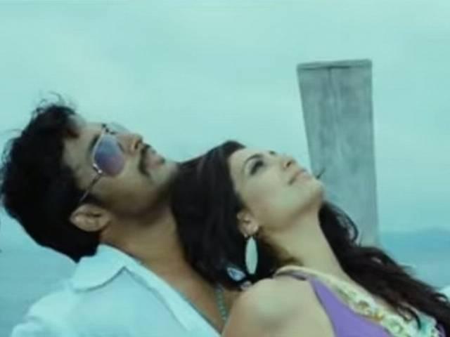 साउथ के फिल्मों में करिश्मा का हॉट डांस karishma_big boss_upen patel_