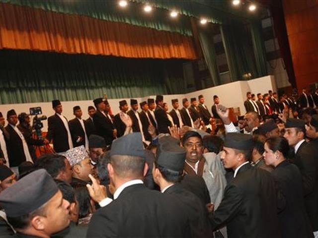 नेपाल में नए संविधान के लिए मियाद खत्म, संसद स्थगित Nepal Parl adjourned as deadline ends for new Constitution