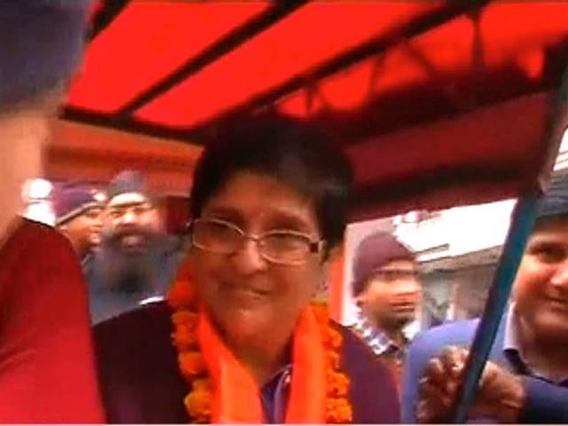 किरण बेदी ने वाजपेयी और आडवाणी से मुलाकात की, आशीर्वाद मांगा kiran bedi meet advani and vajpeyee